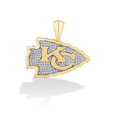 Score the ultimate style touchdown with this Kansas City Chiefs diamond logo charm from the True Fans Fine Jewelry Collection. 10K Yellow Gold The Kansas City Chiefs logo shines with 1/4 ct. t.w. of diamonds and a white rhodium finish behind the diamonds. Add this charm to your favorite chain, sold separately. Officially licensed NFL jewelry All 32 Teams available Engagement Ring Style Guide, Nfl Jewelry, Diamond Shaped Engagement Ring, Ring Style Guide, Neil Lane Engagement Rings, Pearl Diamond Jewelry, Kansas City Chiefs Logo, Designer Jackets For Men, Chiefs Logo