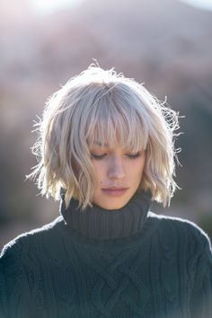 Blonde Bob With Bangs, Messy Bob Haircut, Latest Bob Hairstyles, Layered Bob With Bangs, Short Layered Bob, Short Layered Bob Hairstyles, Layered Bob Short, Flot Makeup, Bob Hairstyles With Bangs