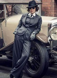 Peaky Blinders Outfit Ideas, Aunt Polly Peaky Blinders, Outfit Ideas Female, Peaky Blinders Outfit, Peaky Blinders Fashion, Costume Peaky Blinders, Peaky Blinders Costume, Polly Gray, 40s Mode