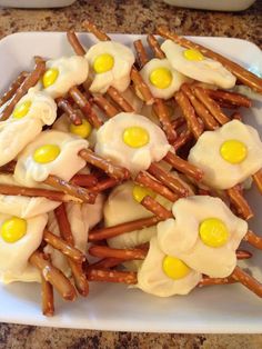 there are some pretzels with eggs on them