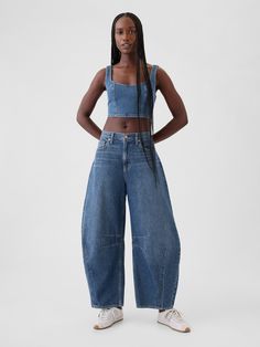 Fit:  An ankle-length horseshoe jean that's fitted at the waist with an exaggerated curved leg and tapered ankle.  Fabric: 95% Cotton, 5% Recycled Cotton.  Stretch: No Stretch Jeans.  Authentic denim that’s soft but rigid, drapey but holds its shape.  Rise:   Mid Rise Jeans.  Look: A classic five-pocket horseshoe jean in a dark indigo wash.  Details: Zip fly, five-pocket styling & seams at sides.  Responsibly Made: This pair of jeans is part of our water-saving Washwell program.  Compared with c Nyc Fashion Fall, Horseshoe Jeans, Feminine Streetwear, Hot Weather Outfits, Summer 25, Corporate Fashion, Jeans Look, Ankle Length Jeans, Zara Fashion