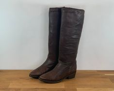 Vintage Brown Leather Below The Knee Low Heel Winter Boots Size 35.5 EU Size 35.5 - 36 EU / Size 5 1/2 US Women Size marked on the boots is 36 Brand: Cristina Floreani Measurements: Length of the insole: 23 cm / 9 inches Length Sole Outside: 24 cm / 9 1/2 inches Widest part of the sole outside: 8.5 cm / 3 1/4 inches Height of the boots: including the heel: 40.5 cm / 16 inches Height of the heel: 4 cm / 1 1/2 inches Circumference at the top - measured outside: 36 cm / 14 1/4 inches Outer: Leather Western Ankle Boots, Womens Riding Boots, Low Boots, Leather Harness, Buy Shoes Online, Beautiful Boots, Leather Cap, Buy Shoes, Vintage Brown