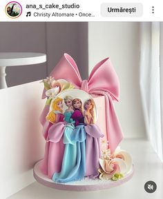 there is a cake that looks like disney princesses