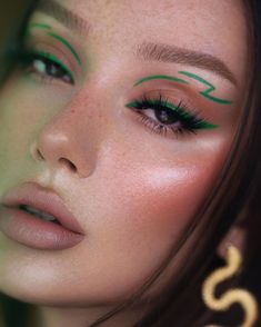 Green Graphic Liner, Glamnetic Lashes, Green Eyeliner, Rave Makeup, Swag Makeup, Eye Makeup Pictures