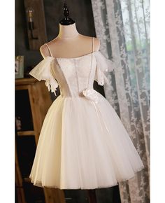 Get 10% off now! Buy pretty light champagne short tulle homecoming dress with straps at cheap price online. Free stable shipping and pro custom service since 2009. Brown Prom Dresses, Confirmation Ideas, Champagne Homecoming Dresses, Yellow Homecoming Dresses, Confirmation Dresses, Orange Prom Dresses, Purple Homecoming Dress, Burgundy Homecoming Dresses, Champagne Prom Dress