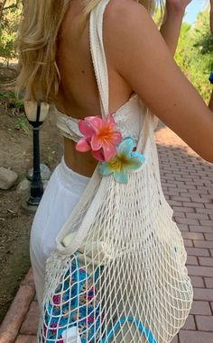 #beachbag #beachoutfitwomen #summer #hair #whiteoutfit #outfits #hairclips #aesthetic #outfit #blonde Blonde Summer Aesthetic, Blonde Summer, Tropical Beach Outfits, Summer Island Outfits, Travel Instagram Ideas, Beachy Aesthetic, Teen Summer, Summer Glow, Preppy Girl