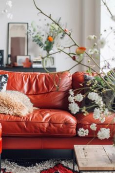 Spruce Up Your Space: Red Leather Sofa Living Room Ideas Red Leather Couch Decor, Red Leather Couch Living Room Ideas, Red Furniture Living Room Ideas, Living Room Designs Cozy Boho