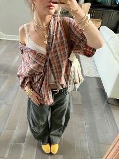 Ambiguous Outfits, Fall 2024 Aesthetic Outfits, Streetwear Outfit Ideas For Women, Rebelution Concert Outfit, Button Up Shirt Outfit Aesthetic, Summer Outfits 2024 Street Style, Summer Streetwear Outfits, Plaid Aesthetic, Streetwear Fashion Summer