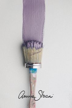 a paint brush with purple bristles on it