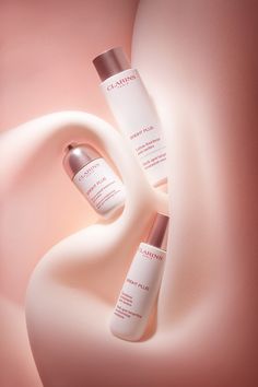 Behance 上的 The friction between sponge and light and shadow Perfume Product Design, Beauty Creative Ads, Speculative Design, Digital Advertising Design, Pink Photography, Cosmetic Packaging Design, Skincare Packaging, Instagram Feed Ideas Posts