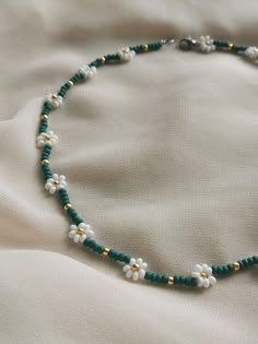 Winter Beaded Necklace, Simple Beaded Necklaces, قلادات متدلية, Beaded Jewelry Necklaces, Indie Jewelry, Daisy Necklace