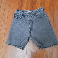 Vintage 80's Guess Cutoff Jean Shorts Women's size 29 or roughly a dress size 6/8 The shorts are clean with no holes or stains. Cutoff Jean Shorts, Fort Wayne, Jeans For Short Women, A Dress, Cut Off, Short Outfits, Halloween Shopping, Jean Shorts, Favorite Outfit