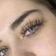 Longer Eyelashes Naturally, Natural Fake Eyelashes, Lashes Fake Eyelashes, Perfect Eyelashes, Pretty Lashes, Natural Eyelash Extensions, Eyelash Extentions, Natural Eyelashes