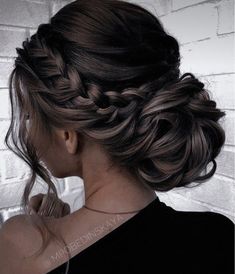 Bun Hairstyles For Bridesmaids, Hairstyles For Bridesmaids, Picture Day Hair, Quince Hairstyles, Brunette To Blonde, Hairstyles Over 50, Half Up Half Down Hair, Curly Hair Men