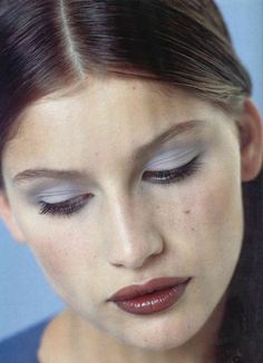 Supermodel 90s, 90s Makeup, Makeup Tut, Laetitia Casta, Dope Makeup, Blue Eyeshadow, Editorial Makeup, Pretty Makeup