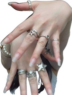 Rings Silver Chunky, Styling Rings Silver, Silver Jewelry Outfits, Silver Ring Stack Chunky, Chunky Jewelry Aesthetic Silver, Silver Rings Stack Aesthetic, Metal Mixing Jewelry, Funky Jewelry Silver, Silver Ring Stacking Ideas