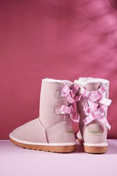 Introducing Smaibulun's Ugg Serenity Striped Ribbon Bow Shearling Boots, the perfect combination of sophistication and style. Crafted from the finest soft suede materials to provide you with an indulgent experience, these soft pink boots feature a distinctive stripe ribbon and bow design that exudes luxury. Comfort and quality guaranteed. 1'' heel 7.6'' shaft 15.6'' circumference Pull-on Lightly padded footbed Suede upper Faux fur lining Man-made sole Reindeer Headband, Bailey Bow, Pink Boots, Striped Ribbon, Shearling Boots, Bow Design, Suede Material, Dress Jewelry, Ribbon Bow