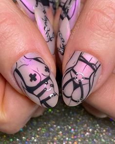 Cute Black And White Nail Ideas, Ott Nails, Scotland Nails, Graffiti Nail Art, Hand Painted Nail Designs, Graffiti Nails, Tattoo Nails, Hand Painted Nails, Body Nails