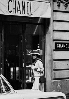 Chanel Aesthetic, Coco Chanel Fashion, Mademoiselle Chanel, Iconic Poster, Chanel Boutique, Rose Colored Glasses, Chanel No 5, Gabrielle Chanel, Chanel Inspired