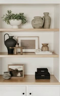 Simple Built In Shelves Decor, Build In Shelf Decor, Decorating Shelves Living Room, Style A Shelf Display, Shelf Decor Dark Wood, Side Table Display Ideas, Brown Shelves Decor, Shelving Decor Ideas For Living Room, Open Shelving Living Room Decor