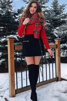 Christmas Outfits Dressy, Red Sweater Outfit, Christmas Fashion Outfits, Womens Holiday Fashion, Christmas Outfit Inspiration, Christmas Styles, Holiday Outfit Ideas, Winter Mode Outfits, Cute Christmas Outfits