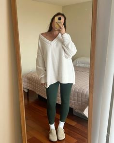 Oversized sweater. Aerie leggings. Boston clogs. Comfy easy fall outfit. Fall Slipper Outfits, Cozy Lazy Outfit Ideas, Cozy Simple Outfit Ideas, Body Suit Sweater Outfit, Winter Looks Casual, Cute Outfits College Winter, Boston Clogs And Leggings, Sweater With Leggings And Boots, Easy Comfy Fall Outfits