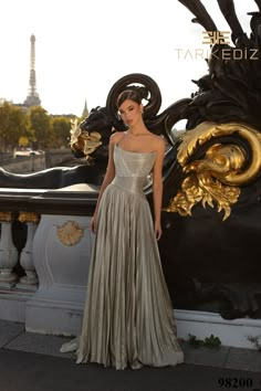 Luxury Evening Dresses, Tarik Ediz Dresses 2023, Two Fabric Dress, Gorgeous Dresses Elegant, Luxury Dress Glamour, 2023 Evening Dress, Wow Dresses, Pleated Fabric Dress, Dior Couture Gowns