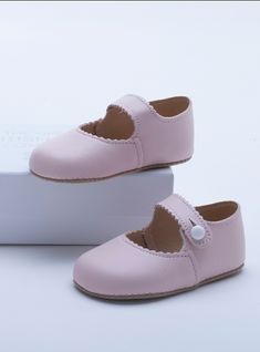 Pink baby shoes - baby girl fashion lookbook