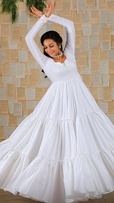 White Anakarli Dress, Long White Frock Designs, White Simple Frocks, White Anarkali Kurti Designs, White Long Frocks For Women, White Long Dress Indian Style, Simple White Frock Design, White Frock Suit, White Frock Design