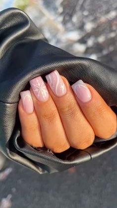 Pink nails for Christmas, Trending nails, winter christmas nails, pretty christmas nails, christmas nails, Nails inspo, Tik Tok treading nails, treading, vairal nail inspo, winter christmas nails, december nails,pink nails for Christmas, winter, Hailey biber nails, Hailey nails inspo, simple nails for Christmas, simple nails designs, easy nails inspo, quick nail designs, simple nails, easy nails, instagram, instagram story, asthmatic nails, #naildesign #christmas #nails #christmasnails Snowflake Nail Design, Candy Design, December Nails, Winter Nails Acrylic, Christmas Nails Easy, Cute Christmas Nails, Christmas Gel Nails, Girly Acrylic Nails, Snowflake Nails