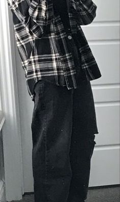 Mens Black Flannel Outfit, Black And Grey Flannel Outfits, Grunge Black Outfits Men, Black Guy Clothes, Aesthetic Black Outfits Men, 90s Grunge Guys Outfit, Black Outfits Male, Black Clothes Aesthetic Men, Dark Grunge Aesthetic Outfits Men