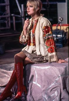 Marianne Faithfull Rock N Roll Circus, 1960s Rock Fashion, 70s Outfits Rock And Roll, Groupie Fashion, 60s Rock Fashion, 1970s Rock Fashion, Rock And Roll Circus, 60’s Fashion