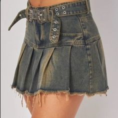 Never Worn Denim Skirt Size Small Denim Plaid Skirt, Jean Pleated Mini Skirt, Brown Jean Skirt, Juliet Costume, Denim Corset Belt, Pleated Denim Mini Skirt, Denim Mini Skirt Outfit, Denim Pleated Skirt, Sew Ideas