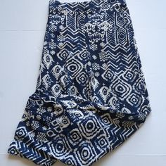 Wide Leg Pants In Navy And White Boho Pattern. Size Medium. Two Front Pockets, Band Waist Band Front, Elastic Back For A Great Fit. Linen And Rayon. Waist To Hem Is 37 Inches. Inside Leg To Hem Is 25 Inches. Brand New No Tags. Bohemian Blue Wide Leg Yoga Pants, Blue Bohemian High-waisted Harem Pants, Hippie Wide-leg Cotton Yoga Pants, Bohemian Blue Wide-leg Yoga Pants, Bohemian Wide-leg Paisley Pants, Hippie Pants, Haute Hippie, Boho Patterns, Navy And White