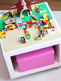 IKEA toy storage hacks - make a lego table with the LACK table / Grillo Designs- and more amazing toy storage ideas to help keep your child's bedroom clutter-free! Table Lego Diy, Cube Ikea, Ikea Lego Table, Toy Storage Hacks, Table Lego, Lego Table Ikea, Ikea Lack Side Table, Ikea Hack Kids, Lego Table Diy