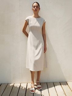 This is a feminine and minimal dress by RE RHEE that is made out of high quality and sturdy material. With distinctive mood of the design and comfortable wear, you can style it for your feminine daily outfit.- Linen like fabric- Natural boat neckline and side waist belt strap- Clean and modern feminine mood Boat Neck Midi Dress, Minimal Dress, Modern Feminine, Boat Neckline, Everyday Dresses, Waist Belt, Boat Neck, Daily Outfits, Jumpsuit Dress