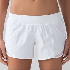 Lululemon Hottie Hot Shorts Size 6 + Good Pre-Owned Condition + No Stains Or Rips + Please Review All Photos Lululemon Hottie, White Lululemon Shorts, Lulu Shorts, Lululemon Speed Up Shorts, Lululemon Hotty Hot Shorts, Lululemon Bras, Hot Short, Shorts Lululemon, Hotty Hot Shorts