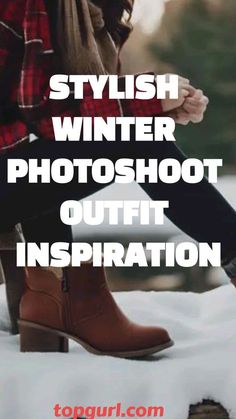 Senior Pictures In Winter, Cute Christmas Outfits Aesthetic, Sweater Photoshoot Picture Ideas, Winter Picture Outfits, Holiday Photo Shoot Outfits, Winter Photoshoot Outfits, Winter Photoshoot Ideas, Photoshoot Outfit Inspiration, Velvet Loungewear