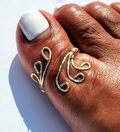 Adjustable Gold Wire big Toe Ring Toe rings have been worn for centuries in many cultures and traditions. In some cultures, toe rings have a specific cultural or religious significance, while in others they are simply worn as a fashionable accessory. Toe ring worn on Big left toe in picture. Adjustable Please note this toe ring is suggested to be worn on the Big Toe. Toe rings sizes are typically 1-7. The most average toe sizes for women are 3-5; men most common wear 5-6 Handmade Materials: Gold Jewelry Wire Made to Order Wire Wrapped Rings, Crystal Wire Wrapped Ring, 2024 Christmas, Jewelry Lookbook, Handmade Wire Jewelry, Toe Ring, Rochester Ny, Gold Wire, Wrap Rings