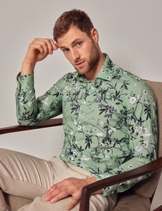 Introduce this green and white floral print shirt to your collection Specially engineered to flatter your physique with gentle tapering to maximise comfort in a relaxed slim fit, it is made from premium cotton Style this casual shirt with smart trousers for an effortless office attire style      • 100% Cotton (Better Cotton)   • Single Cuff   • Mid-Height Collar       Slim Fit (Relaxed)          The model is wearing a size Medium    Model is 6'1 / 186cm tall, with a 40 / 101 5cm chest and a 33 / Mens Floral Print Dress Shirt, Mens Semi Formal Outfit, Shirt Combination Men, Blazer Men Outfit, White Floral Print Shirt, Floral Shirt Outfit, Signature Outfit, Formal Dress For Men, Formal Smart Casual