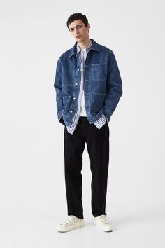 Denim Jacket Outfit Mens, College Jeans, Blue Denim Jacket Outfit, Blue Jean Jacket Outfits, Jean Jacket Outfits Men, Denim Jacket Men Outfit, Straight Jeans Outfit, Denim Shirt Outfit, Denim Outfit Men