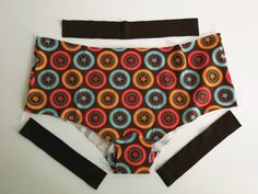 Under Rockers Damen - Hipster, Slip und Tanga selber nähen MIT Videoanleitung ⋆ Mamahoch2 Weird Fashion, Upcycle Clothes, Sewing Dresses, Diy Clothes, Rocker, Sewing Patterns, Lingerie, Couture