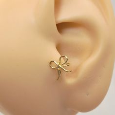 This is a single ear cuff. made by hand craft,Blending solid wire Then  soldering every part together after that I polished,plated with 14k gold. Every product  is all hand made jewelry.Some of our design may have one of a kind. But reasonable price. Size :  4*4 mm Material: Solid Sterling Silver 92.5 wire plated with 14 k gold in high quality. You can slice onto your ear and squeeze gently to your size,Simple clip earring around to your ear lobe with cute&Simple ear clip Gold Plated Ear Cuff For Wedding, Metal Ear Cuff For Pierced Ears As Gift, Elegant Tiny Silver Ear Cuff, Gold Plated Cartilage Earrings As Gift, Dainty Gold Plated Hypoallergenic Ear Cuff, Gold Dainty Hypoallergenic Ear Cuff, Dainty Hypoallergenic Gold-plated Ear Cuff, Gold Delicate Pierced Ear Cuff, Dainty Single Ear Cuff As Gift