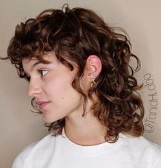 Wavy Wolf Cut, Wolf Cuts, Curly Shag Haircut, Natural Curly Hair Cuts, Wolf Haircut, Mullet Haircut, Curly Mullet, Curly Hair Photos, Hair Inspiration Short