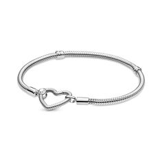 Make your wrist shine with the Pandora Moments Heart Closure Snake Chain Bracelet. This sterling silver bracelet features Pandora's iconic snake chain pattern and a heart closure. The closure has the same functionality as a lobster closure and can be styled with up to two dangles or pendants. The closure also spins around, giving this bracelet a surprise touch of dynamic movement. Add your favorite charms to this bracelet for a perfectly personalized look. Fish Hook Bracelet, Shark Earrings, Pandora Armband, Compass Bracelet, Mermaid Bracelet, Surfer Necklace, Bracelet Pandora, Mermaid Earrings, Compass Necklace