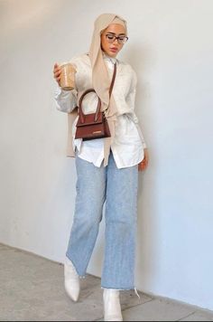 Hijabi Girl Style Summer, Trending Hijab Outfits, Modern Hijab Style, Hijabi Fashion Summer, Fall Fashion Outfit Ideas, White Shirt And Blue Jeans, Girl Essentials, Life Essentials