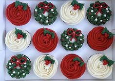 Christmas Gnome Cupcakes, Vintage Christmas Cupcakes, Little Debbie Christmas Tree Cupcakes, Cupcakes Christmas Decorations, Christmas Theme Cupcakes, Christmas Buttercream Cupcakes, Christmas Decorated Cupcakes, Cute Christmas Baking Ideas, Simple Christmas Cupcakes