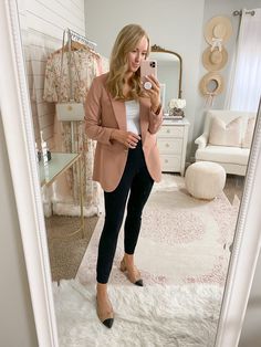 Work Wear With Flats, Pink Blazer Outfits For Women Work, Pink Blazer Black Pants Outfit, Black Blazer Outfits For Women Work, Pink Blazer Outfit Classy, Pink Blazer Outfit Work, Blush Blazer Outfit, Interview Clothes, Business Chic Outfits