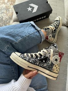 Diy Converse, Converse Collection, Cool Converse, Custom Shoes Diy, Trendy Shoes Sneakers, Preppy Shoes, Pretty Shoes Sneakers