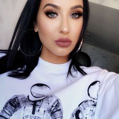 Chanel Sweatshirt, Black Hair Makeup, Makeup Lovers, Beauty Background, Cute Short Haircuts, Fall Makeup Looks, Her Makeup, Daily Rituals